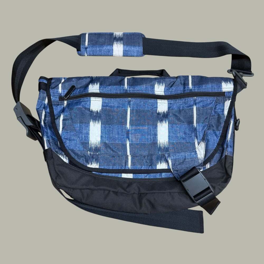 LeSportsac Blue Plaid Messenger Laptop Bag
